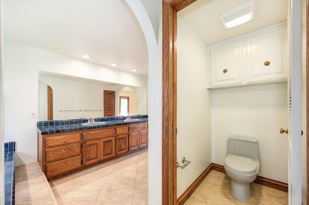 Detail Gallery Image 42 of 69 For 401 Bret Harte Rd, Sacramento,  CA 95864 - 4 Beds | 3/1 Baths