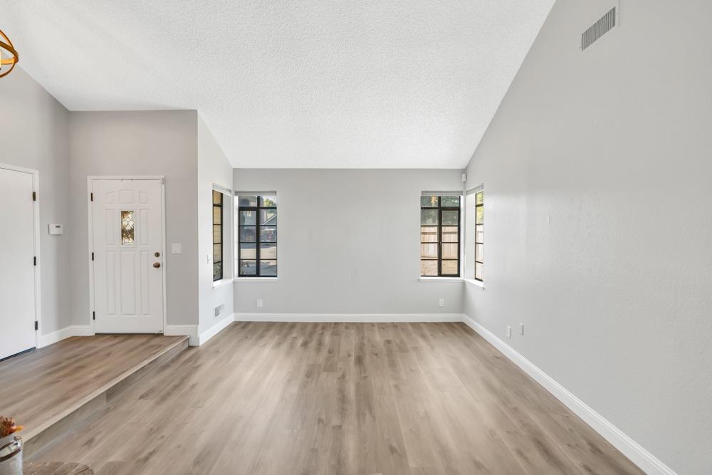 Detail Gallery Image 7 of 37 For 10 Limited Ct, Sacramento,  CA 95823 - 3 Beds | 2/1 Baths