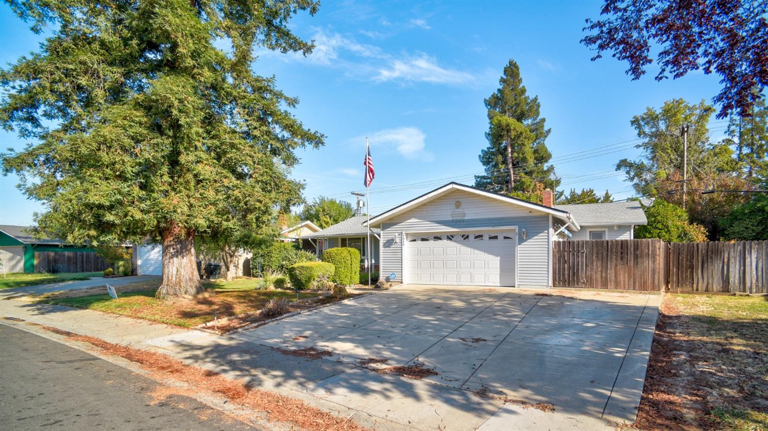 Detail Gallery Image 2 of 27 For 9049 Rosewood Dr, Sacramento,  CA 95826 - 3 Beds | 2 Baths