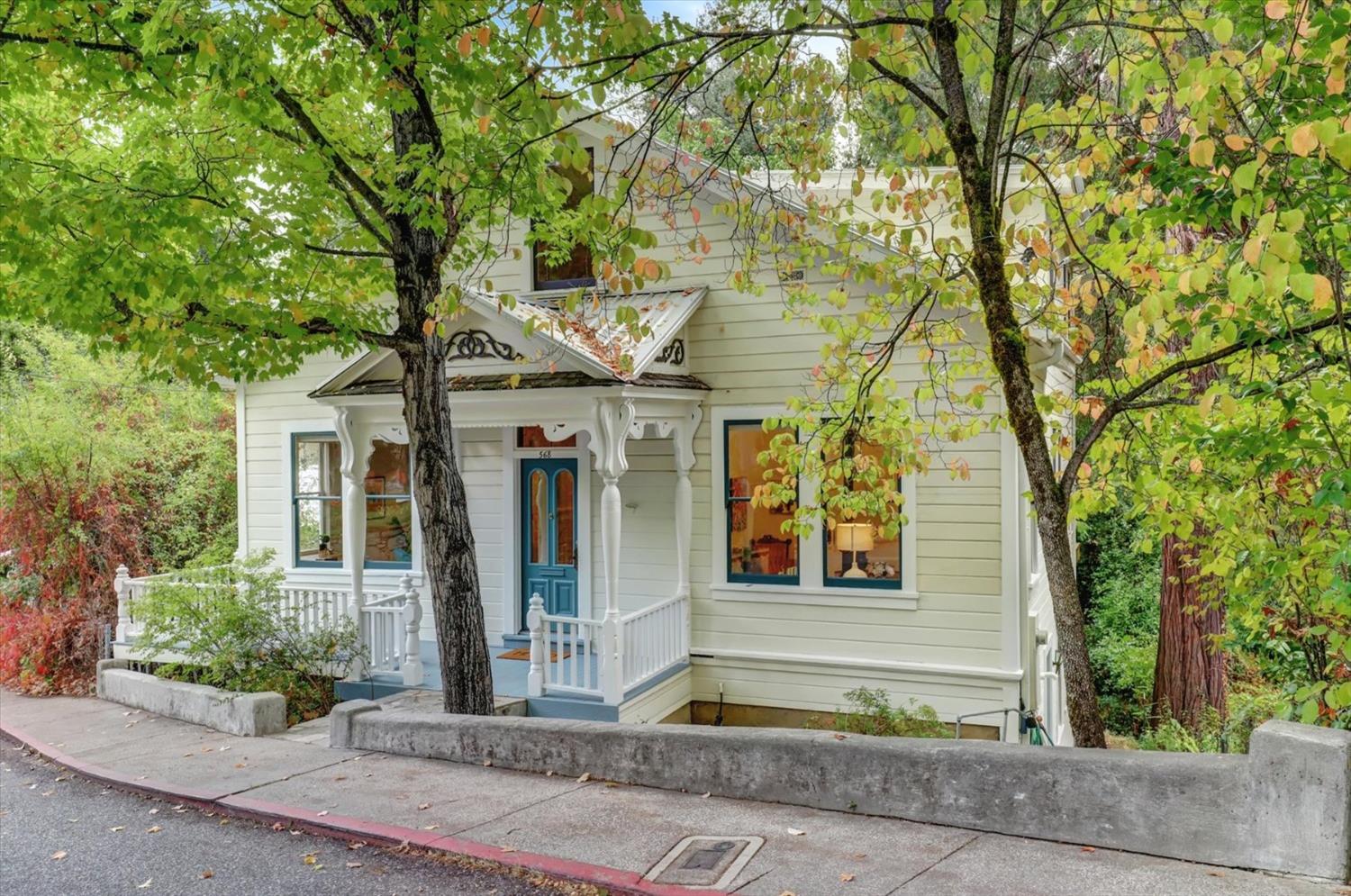 Detail Gallery Image 1 of 69 For 568 E Broad St, Nevada City,  CA 95959 - 3 Beds | 3 Baths