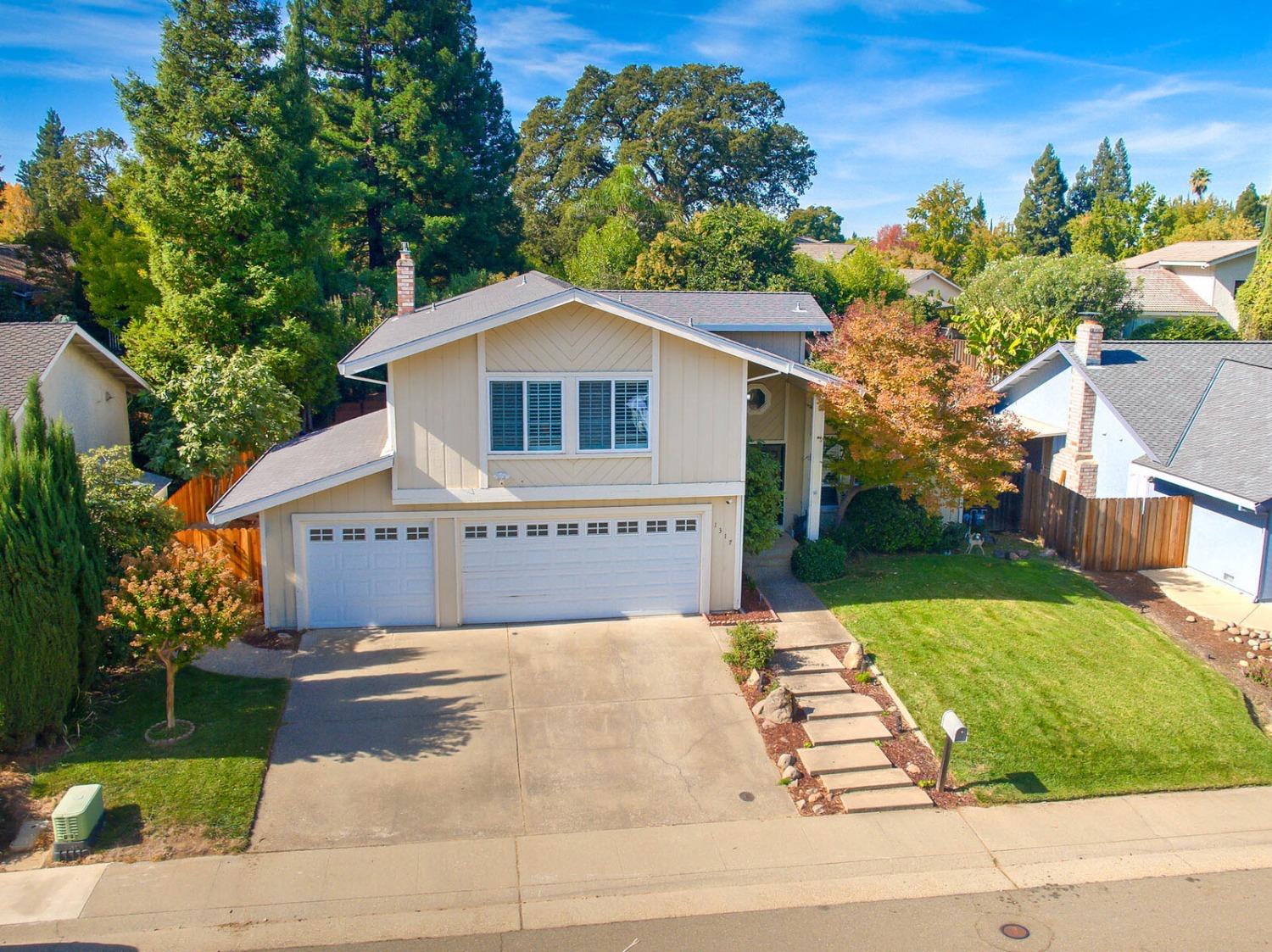 Detail Gallery Image 2 of 32 For 1317 Stonebridge Way, Roseville,  CA 95661 - 4 Beds | 2/1 Baths