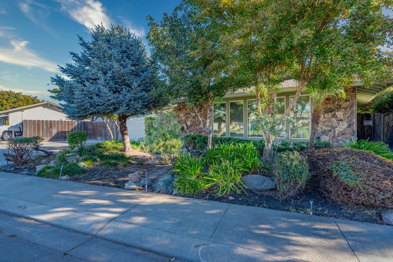 Detail Gallery Image 2 of 53 For 3440 Osborne Dr, Modesto,  CA 95350 - 3 Beds | 2 Baths