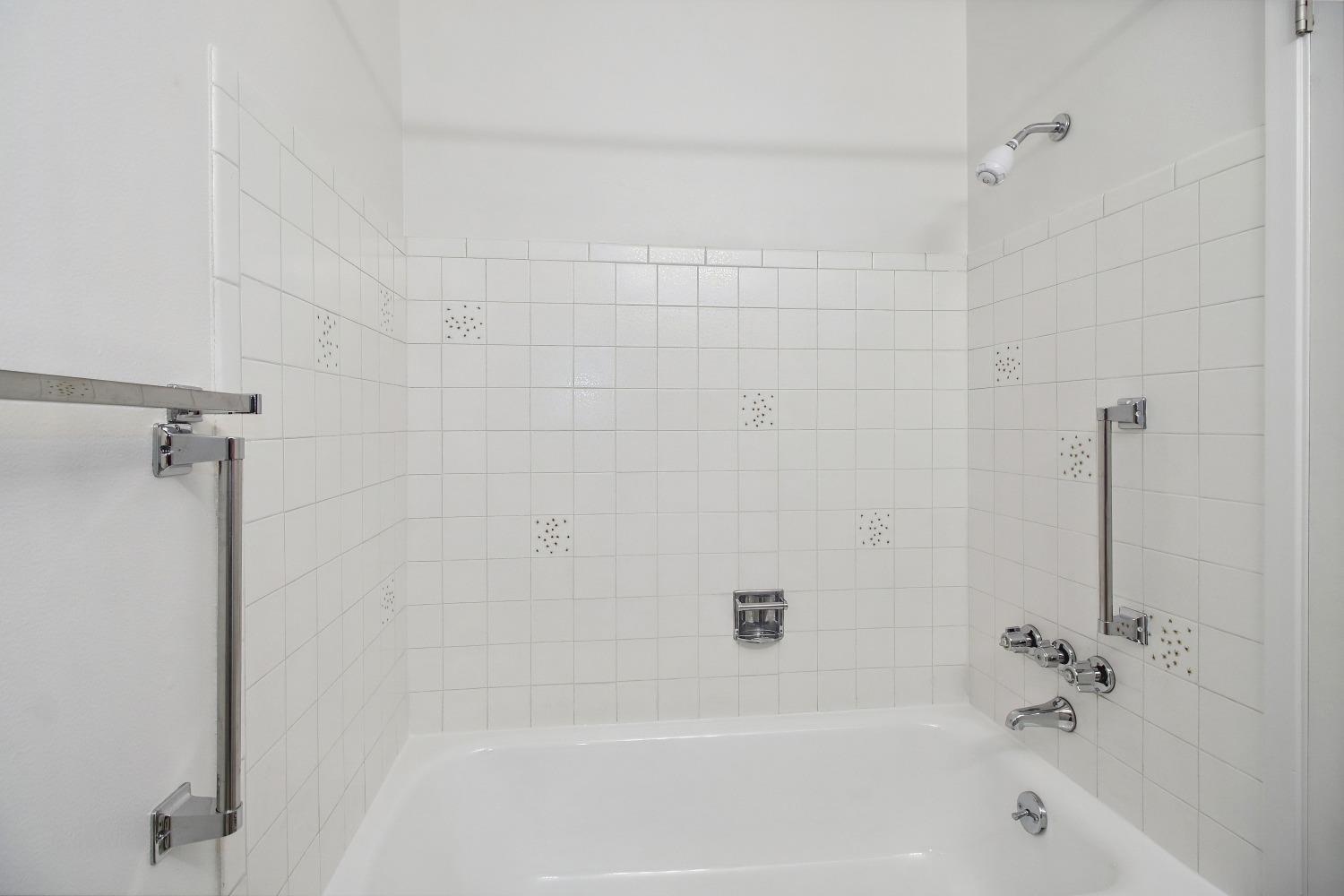 Detail Gallery Image 24 of 36 For 3701 Thornhill Dr, Sacramento,  CA 95826 - 4 Beds | 2 Baths