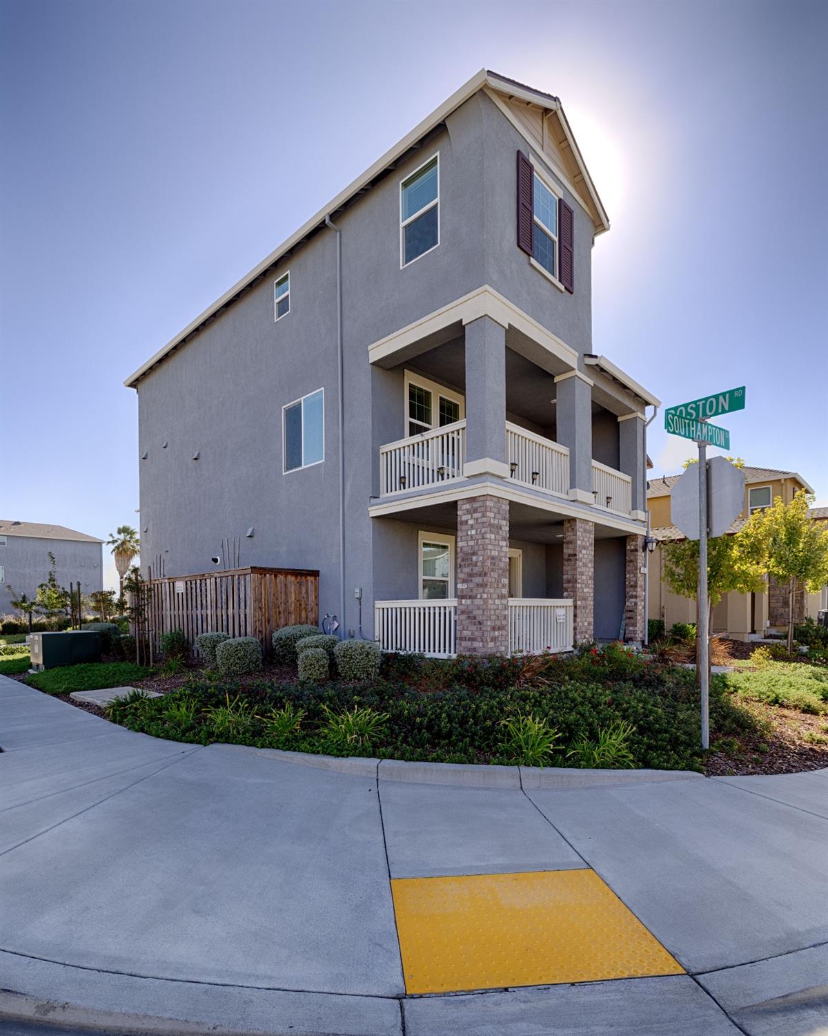 Detail Gallery Image 1 of 14 For 4057 Southampton, West Sacramento,  CA 95691 - 4 Beds | 2/1 Baths