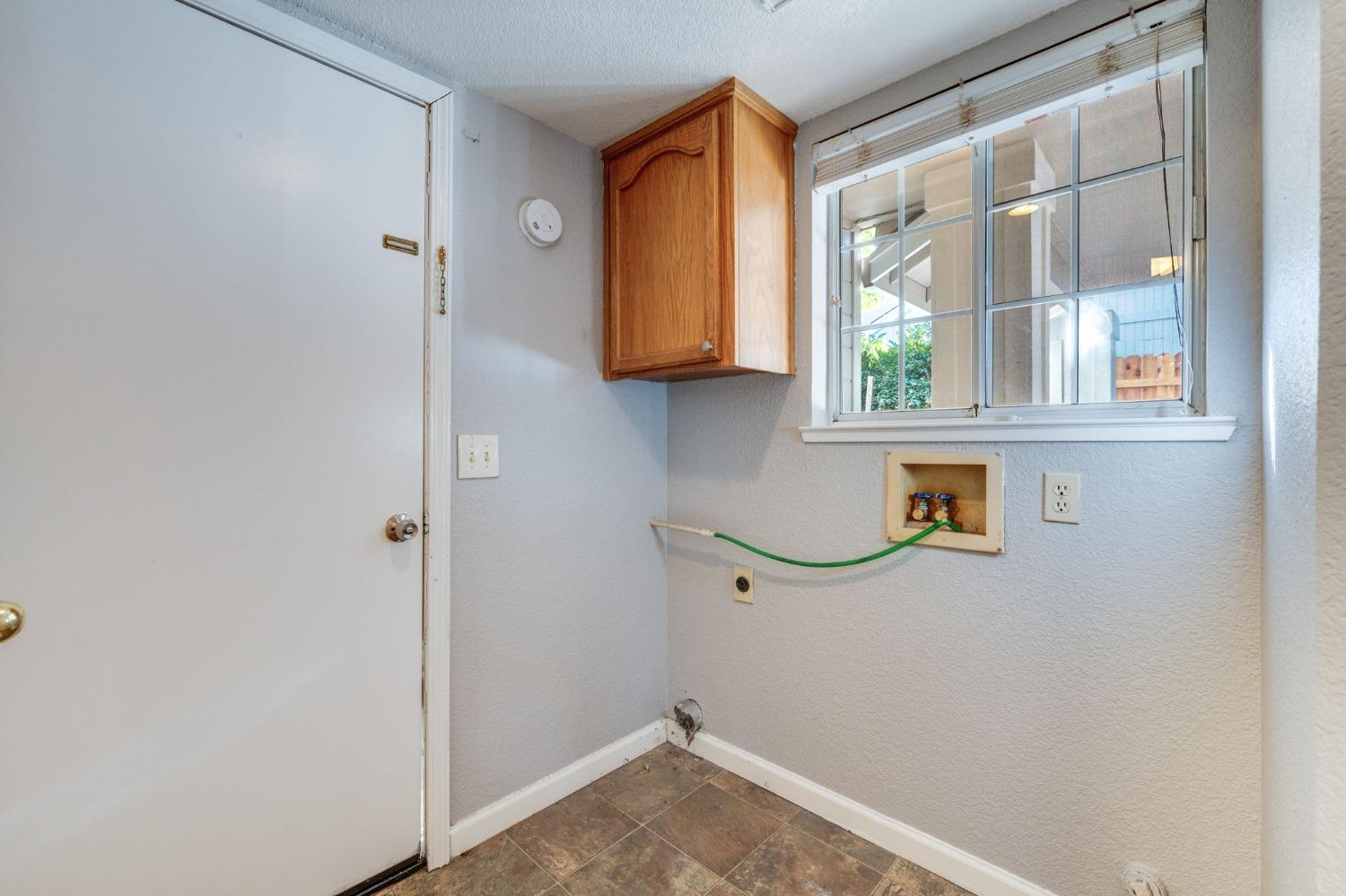 Detail Gallery Image 37 of 70 For 4123 Pebble Oaks Ct, Antelope,  CA 95843 - 4 Beds | 2/1 Baths