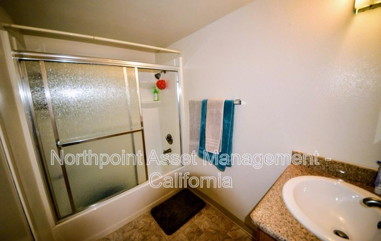 Detail Gallery Image 8 of 12 For 4851 Cowell Blvd #D,  Davis,  CA 95618 - 2 Beds | 1 Baths