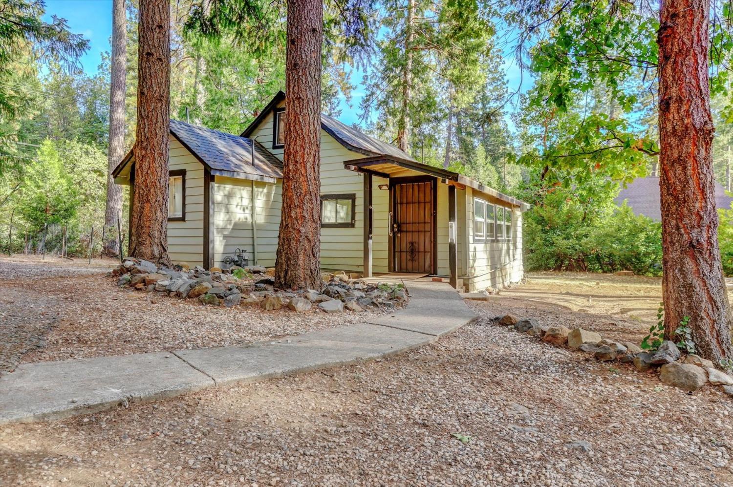 Detail Gallery Image 1 of 33 For 13876 Winding Way, Nevada City,  CA 95959 - 2 Beds | 1 Baths