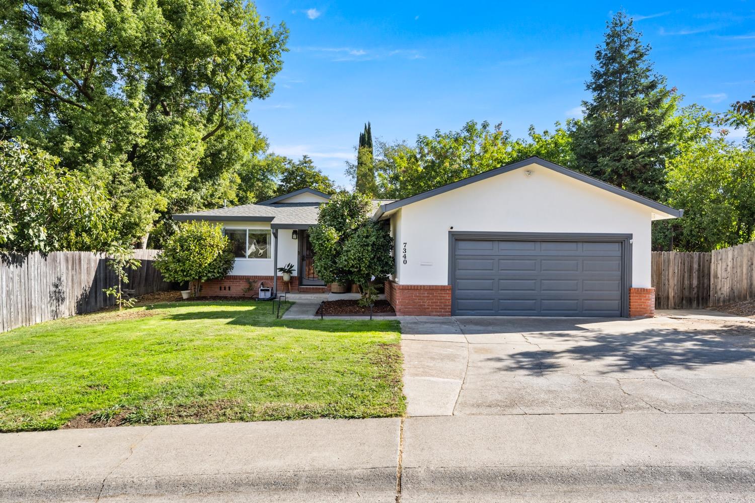 Detail Gallery Image 2 of 44 For 7340 Rochelle Way, Fair Oaks,  CA 95628 - 3 Beds | 2 Baths