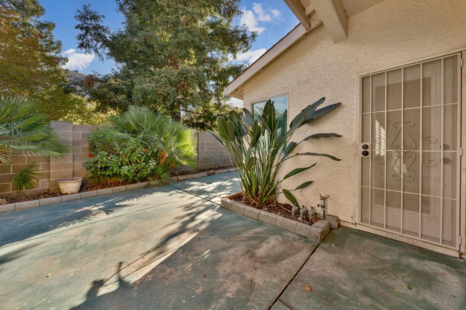 Detail Gallery Image 35 of 39 For 7621 Suncove Lane, Sacramento,  CA 95828 - 3 Beds | 2 Baths