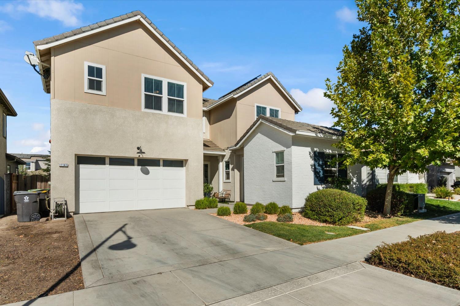 Detail Gallery Image 4 of 68 For 17147 Kestrel Ct, Lathrop,  CA 95330 - 5 Beds | 4/1 Baths