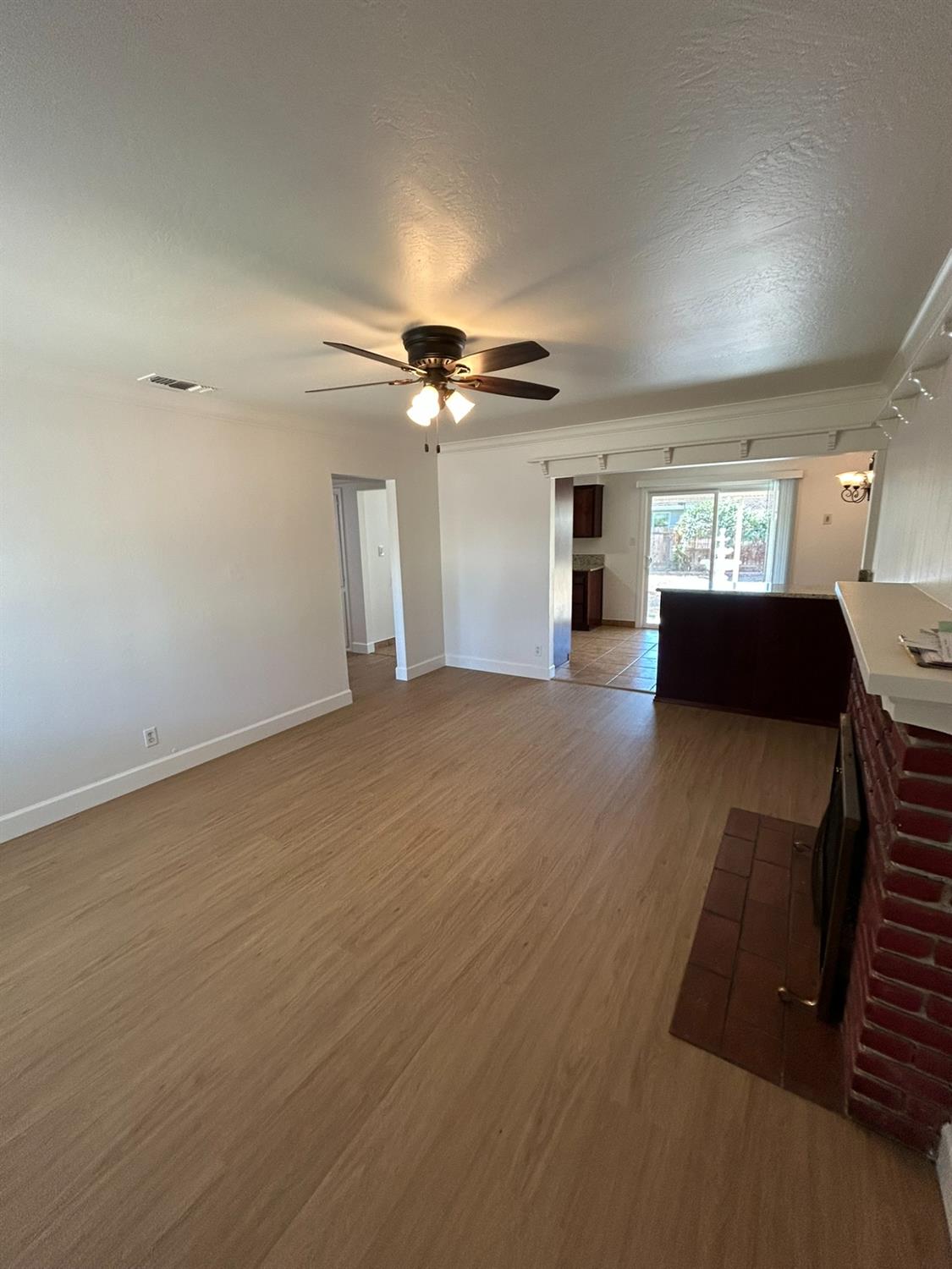 Detail Gallery Image 16 of 25 For 6932 Bowling Dr, Sacramento,  CA 95823 - 3 Beds | 1/1 Baths