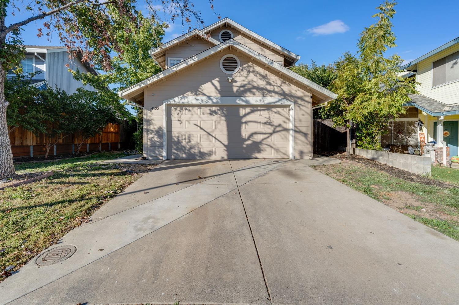 Detail Gallery Image 2 of 70 For 4123 Pebble Oaks Ct, Antelope,  CA 95843 - 4 Beds | 2/1 Baths