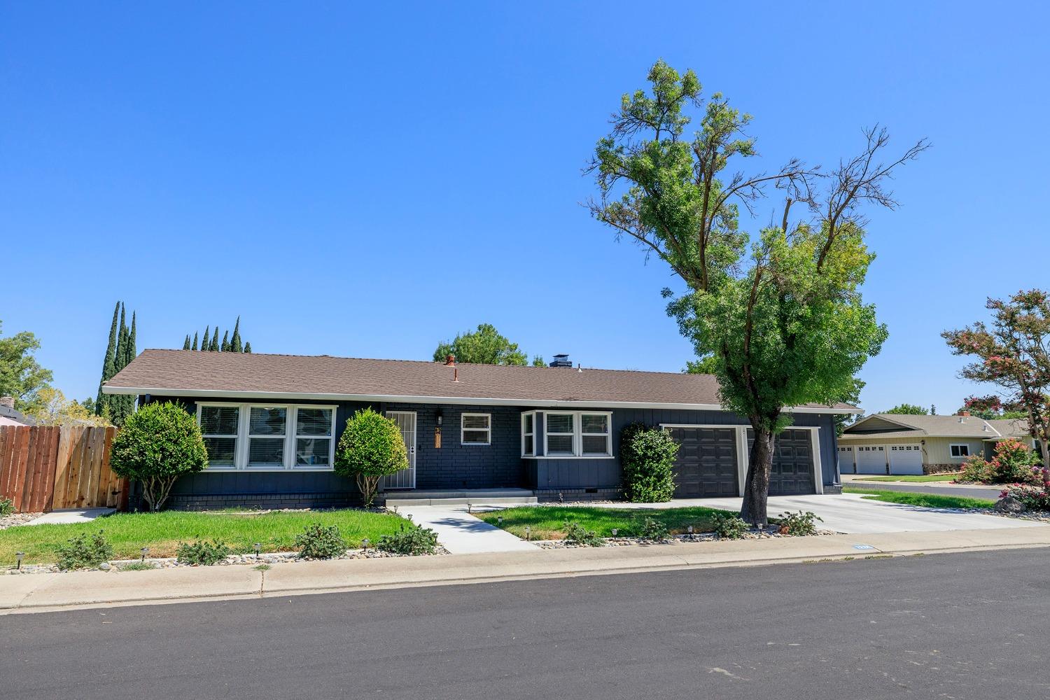 Detail Gallery Image 1 of 42 For 1200 Scottsdale Way, Modesto,  CA 95355 - 3 Beds | 2 Baths