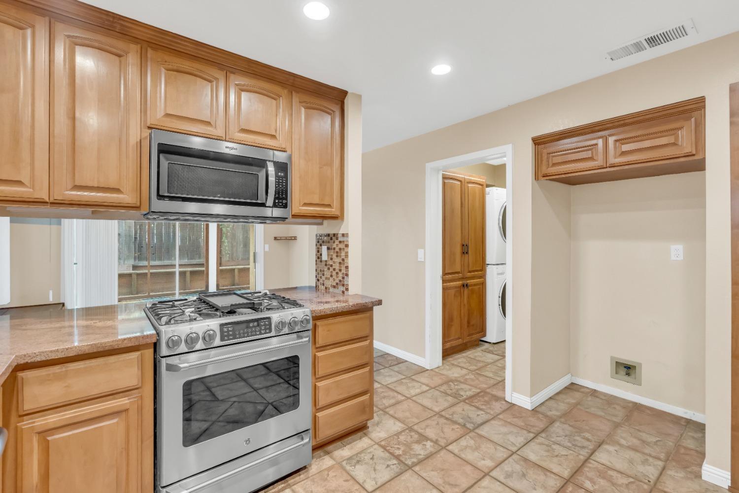 Detail Gallery Image 13 of 34 For 8505 Wedgestone Ct, Antelope,  CA 95843 - 3 Beds | 2/1 Baths