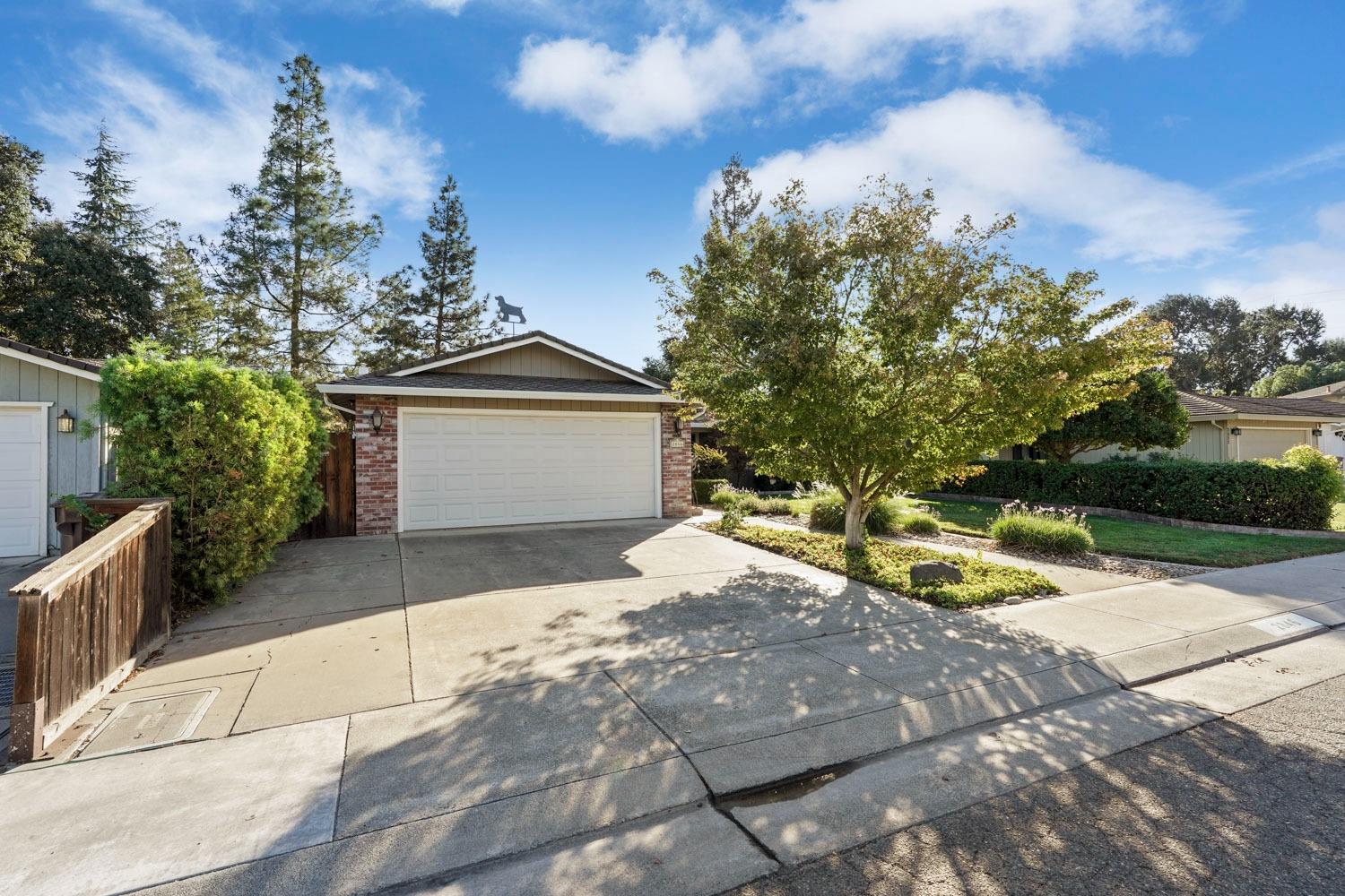 Detail Gallery Image 4 of 43 For 2846 Smoke Tree Cir, Stockton,  CA 95209 - 3 Beds | 2 Baths