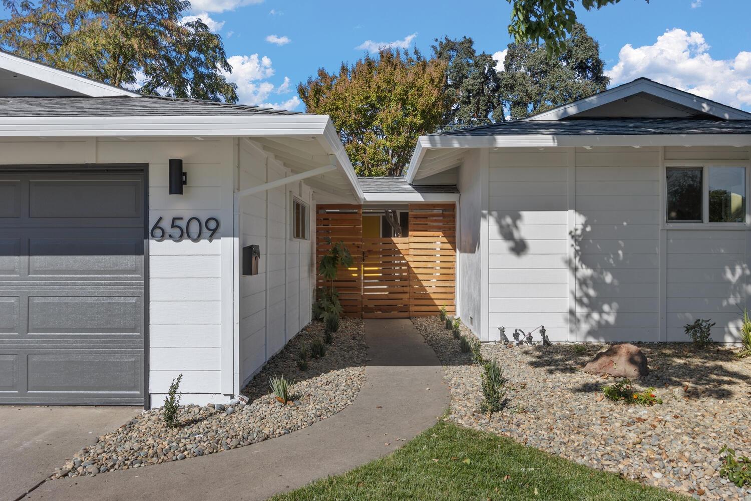 Detail Gallery Image 2 of 38 For 6509 Oakcreek Way, Citrus Heights,  CA 95621 - 4 Beds | 2 Baths