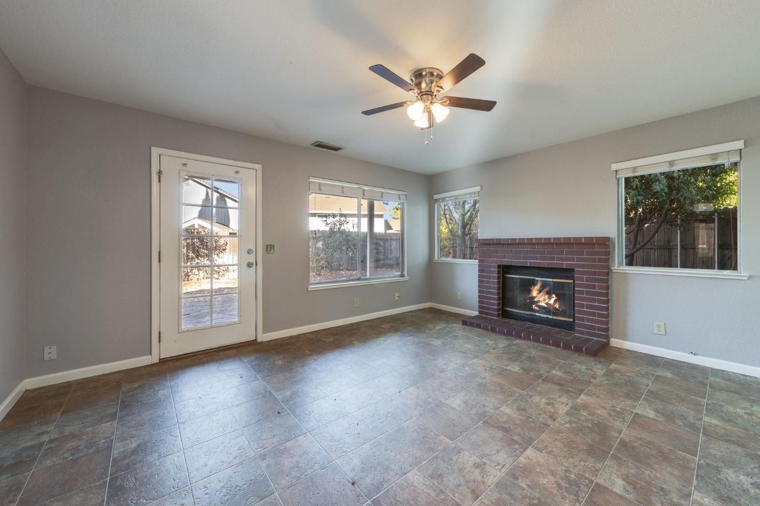 Detail Gallery Image 13 of 70 For 4123 Pebble Oaks Ct, Antelope,  CA 95843 - 4 Beds | 2/1 Baths