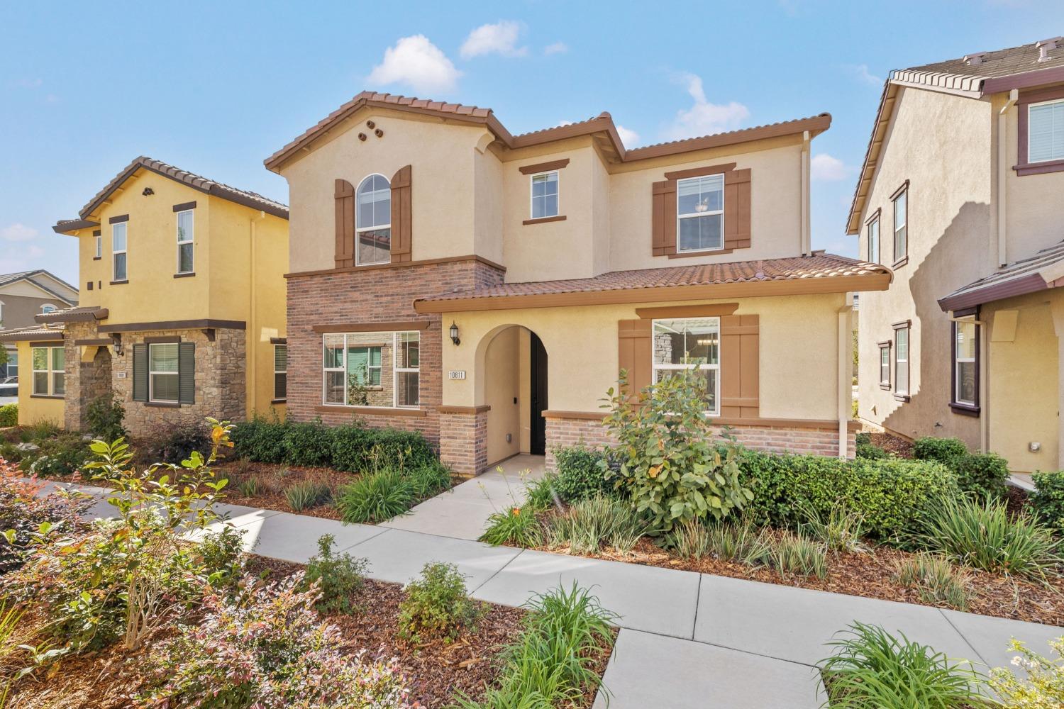 Detail Gallery Image 1 of 35 For 10811 Portico Cir, Rancho Cordova,  CA 95670 - 3 Beds | 2/1 Baths