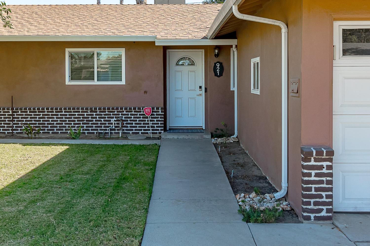 Detail Gallery Image 4 of 23 For 921 Snead, Modesto,  CA 95351 - 3 Beds | 2 Baths