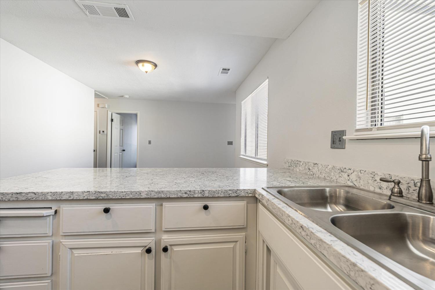 Detail Gallery Image 12 of 33 For 500 Capistrano Dr, Modesto,  CA 95354 - 2 Beds | 2 Baths