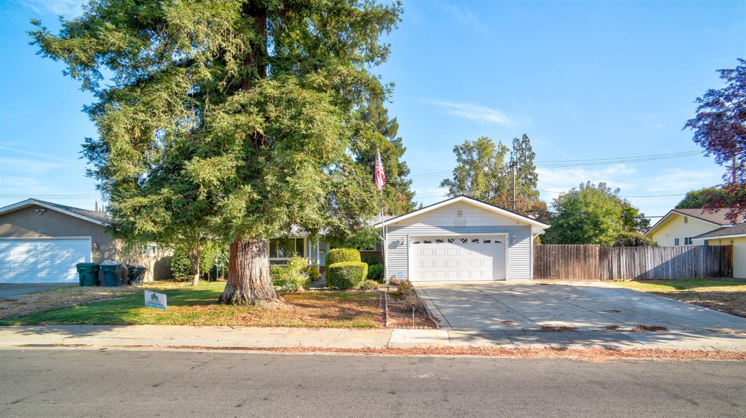 Detail Gallery Image 1 of 27 For 9049 Rosewood Dr, Sacramento,  CA 95826 - 3 Beds | 2 Baths