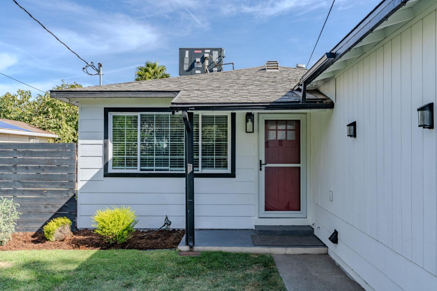 Detail Gallery Image 2 of 32 For 613 Macarthur St, Sacramento,  CA 95838 - 2 Beds | 1 Baths