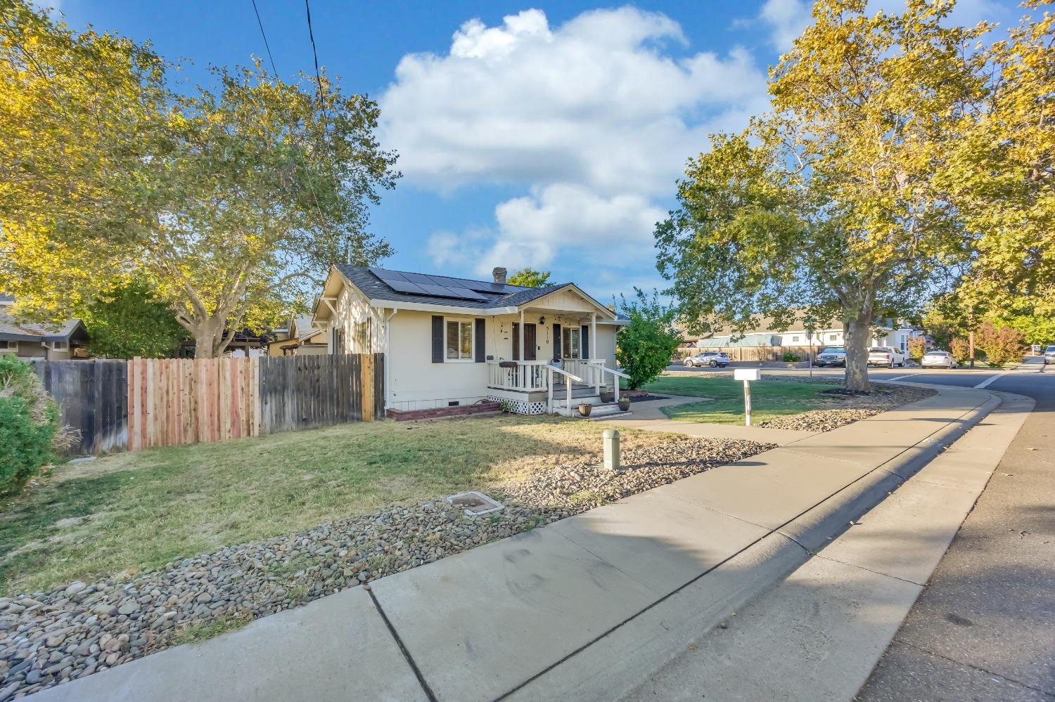 Detail Gallery Image 3 of 36 For 5110 Grove St, Rocklin,  CA 95677 - 2 Beds | 1 Baths