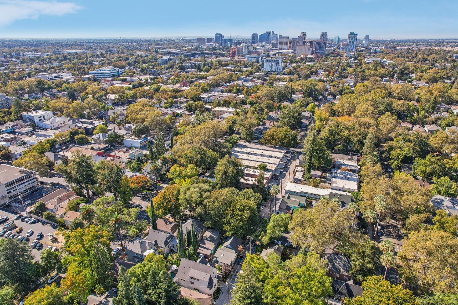 Detail Gallery Image 43 of 52 For 2408 Historic Aly, Sacramento,  CA 95816 - 4 Beds | 4 Baths