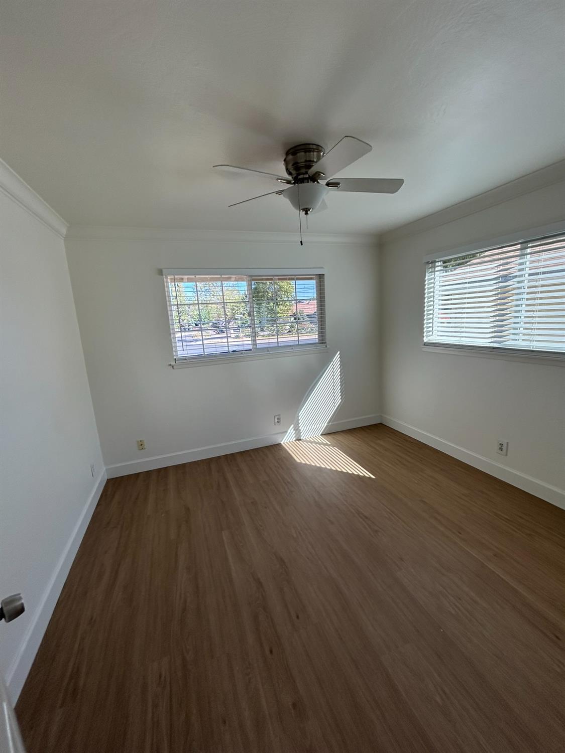 Detail Gallery Image 5 of 25 For 6932 Bowling Dr, Sacramento,  CA 95823 - 3 Beds | 1/1 Baths