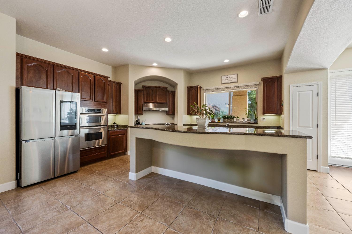 Detail Gallery Image 32 of 36 For 6717 Caprezzo Way, Elk Grove,  CA 95757 - 5 Beds | 4/1 Baths