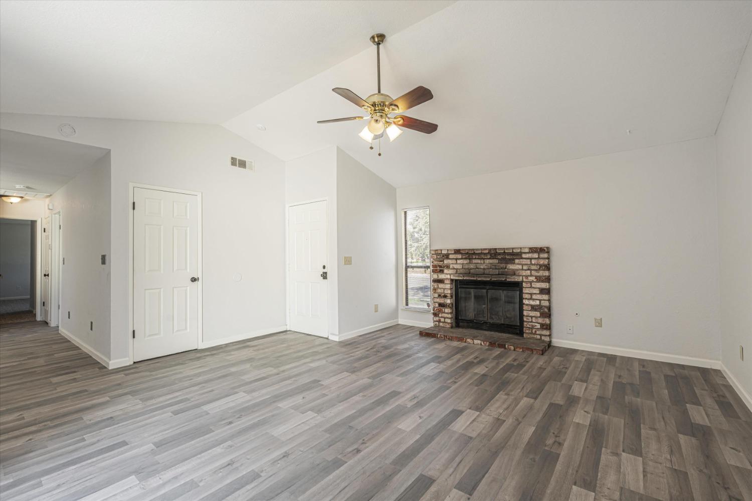 Detail Gallery Image 7 of 33 For 500 Capistrano Dr, Modesto,  CA 95354 - 2 Beds | 2 Baths