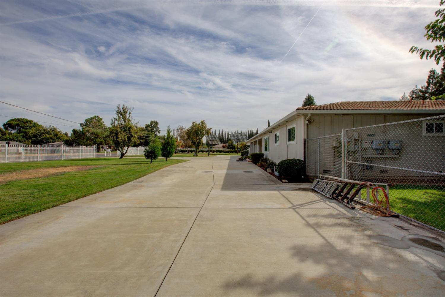 Detail Gallery Image 3 of 85 For 5371 Mulberry Ave, Atwater,  CA 95301 - 3 Beds | 2/1 Baths