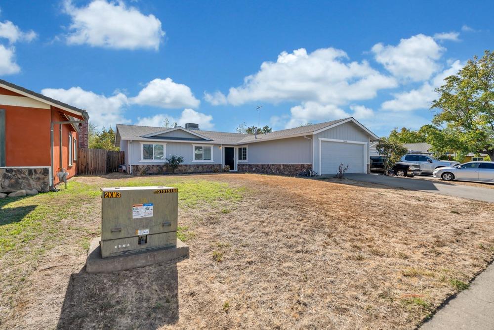 Detail Gallery Image 3 of 47 For 7606 Tierra Lawn Ct, Sacramento,  CA 95828 - 4 Beds | 2 Baths