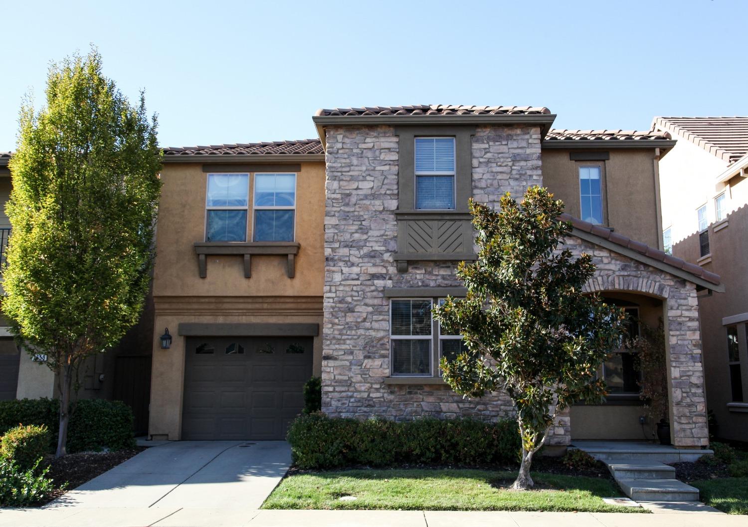 Detail Gallery Image 1 of 21 For 1655 Ballou Cir, Folsom,  CA 95630 - 3 Beds | 2/1 Baths