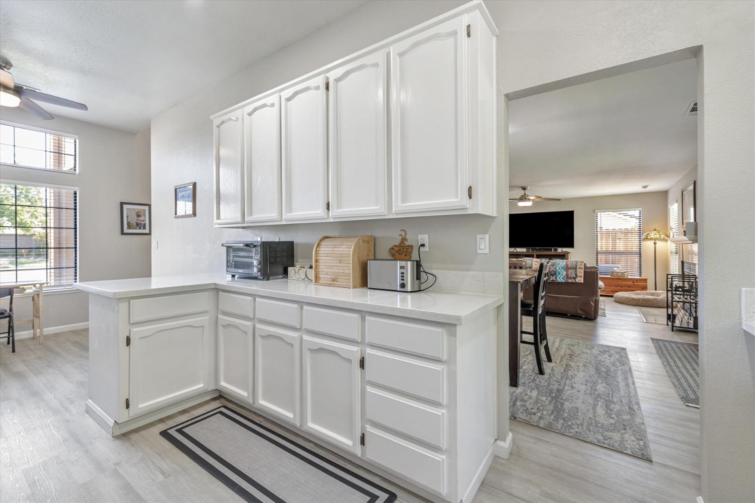 Detail Gallery Image 14 of 43 For 1961 Valley View Dr, Tracy,  CA 95377 - 3 Beds | 2/1 Baths