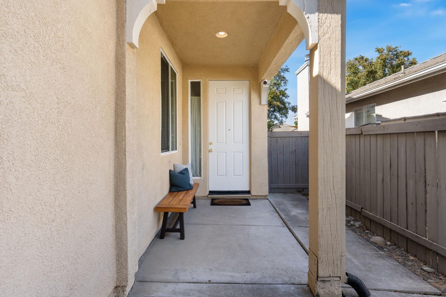 Detail Gallery Image 3 of 27 For 5323 Janero Way, Sacramento,  CA 95835 - 3 Beds | 2 Baths