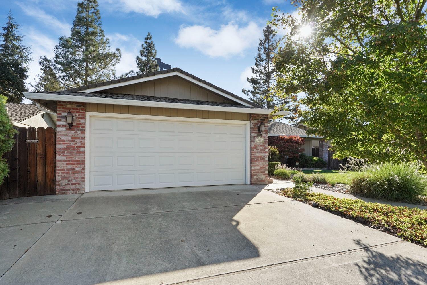 Detail Gallery Image 5 of 43 For 2846 Smoke Tree Cir, Stockton,  CA 95209 - 3 Beds | 2 Baths