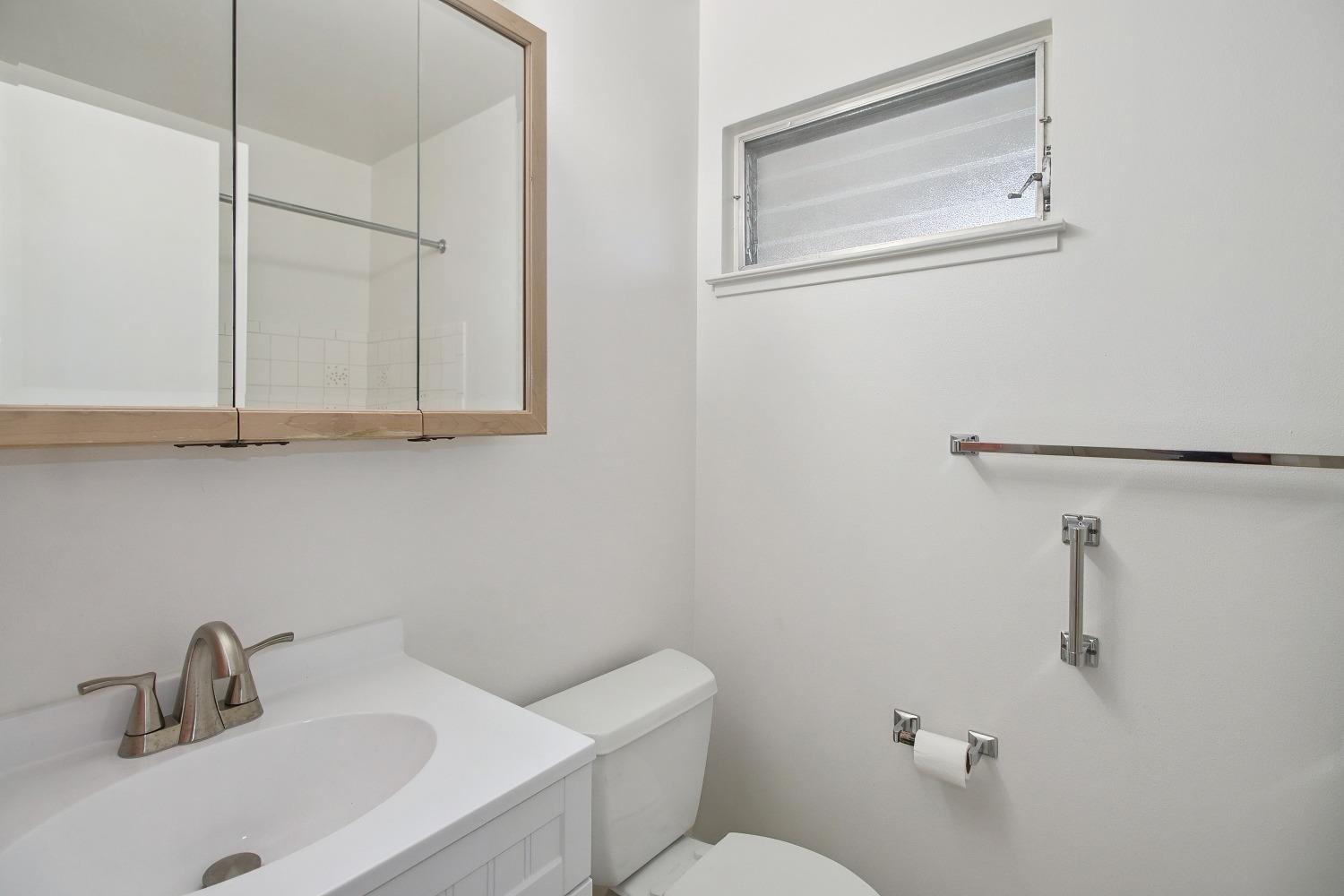 Detail Gallery Image 23 of 36 For 3701 Thornhill Dr, Sacramento,  CA 95826 - 4 Beds | 2 Baths