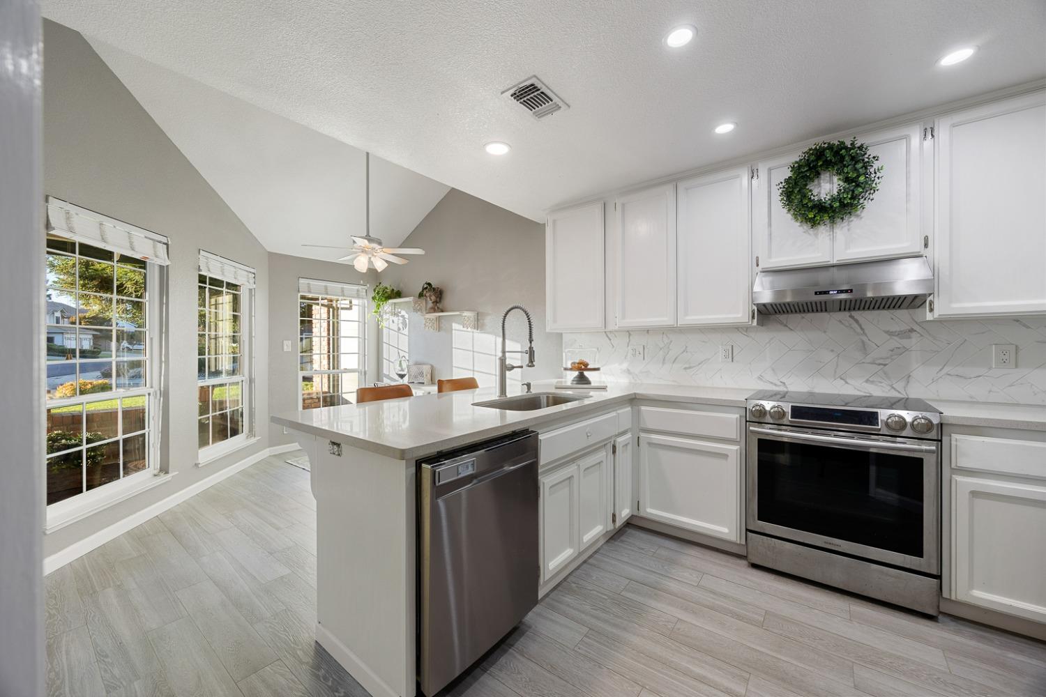 Detail Gallery Image 10 of 64 For 9200 Camden Lake Way, Elk Grove,  CA 95624 - 3 Beds | 2/1 Baths