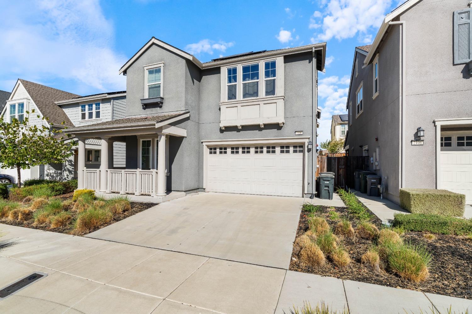 Detail Gallery Image 3 of 49 For 2100 Carbondale Cir, Dublin,  CA 94568 - 3 Beds | 3/1 Baths