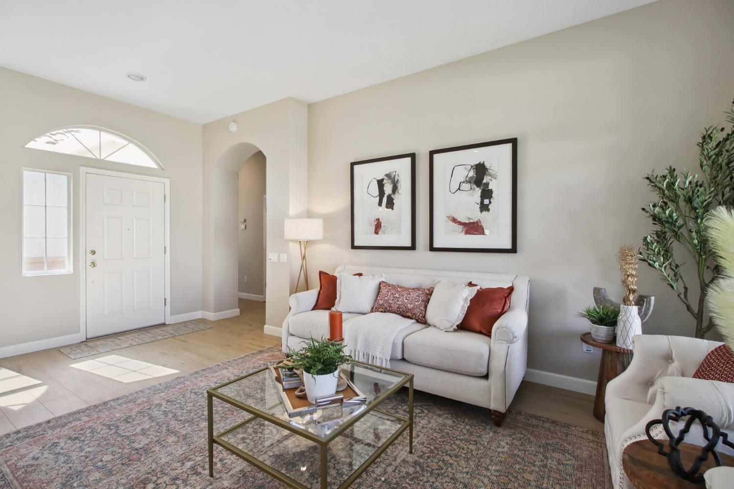 Detail Gallery Image 9 of 56 For 5345 Dreamgarden Loop, Roseville,  CA 95747 - 3 Beds | 2 Baths