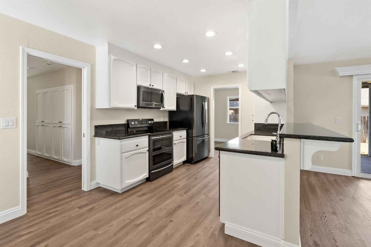 Detail Gallery Image 12 of 24 For 3697 Halter Ct, Sacramento,  CA 95821 - 3 Beds | 2 Baths