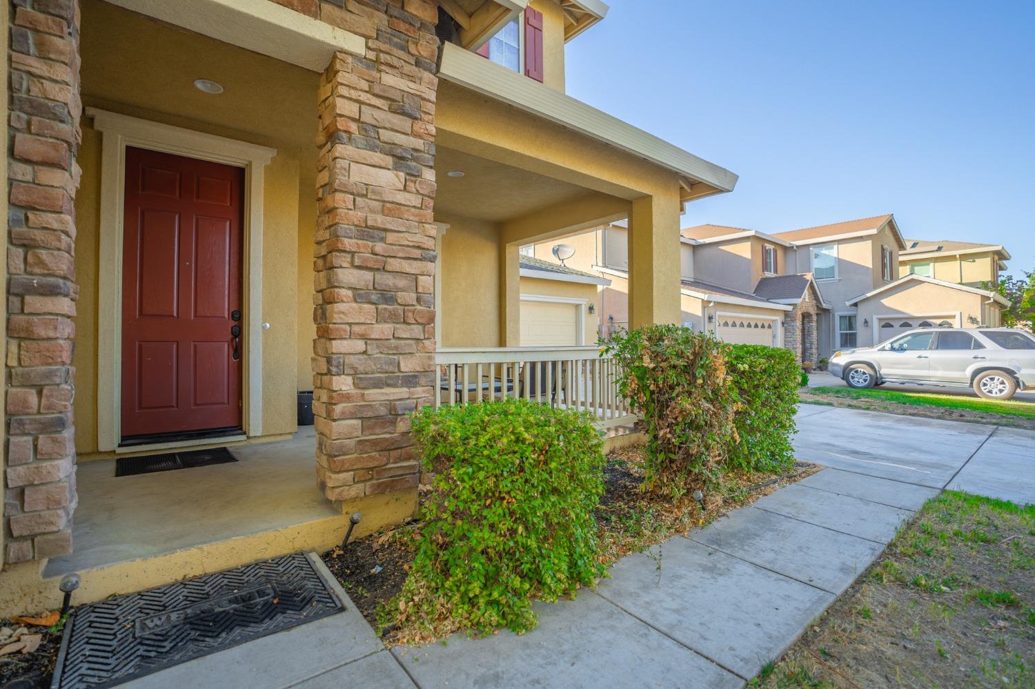 Detail Gallery Image 3 of 47 For 243 Cherry Blossom Ln, Patterson,  CA 95363 - 5 Beds | 3 Baths