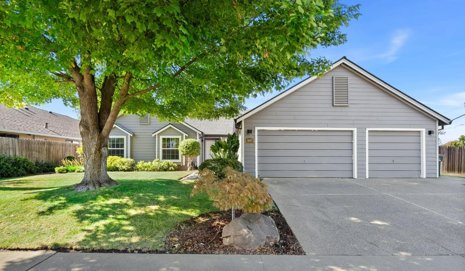 Detail Gallery Image 1 of 24 For 3697 Halter Ct, Sacramento,  CA 95821 - 3 Beds | 2 Baths