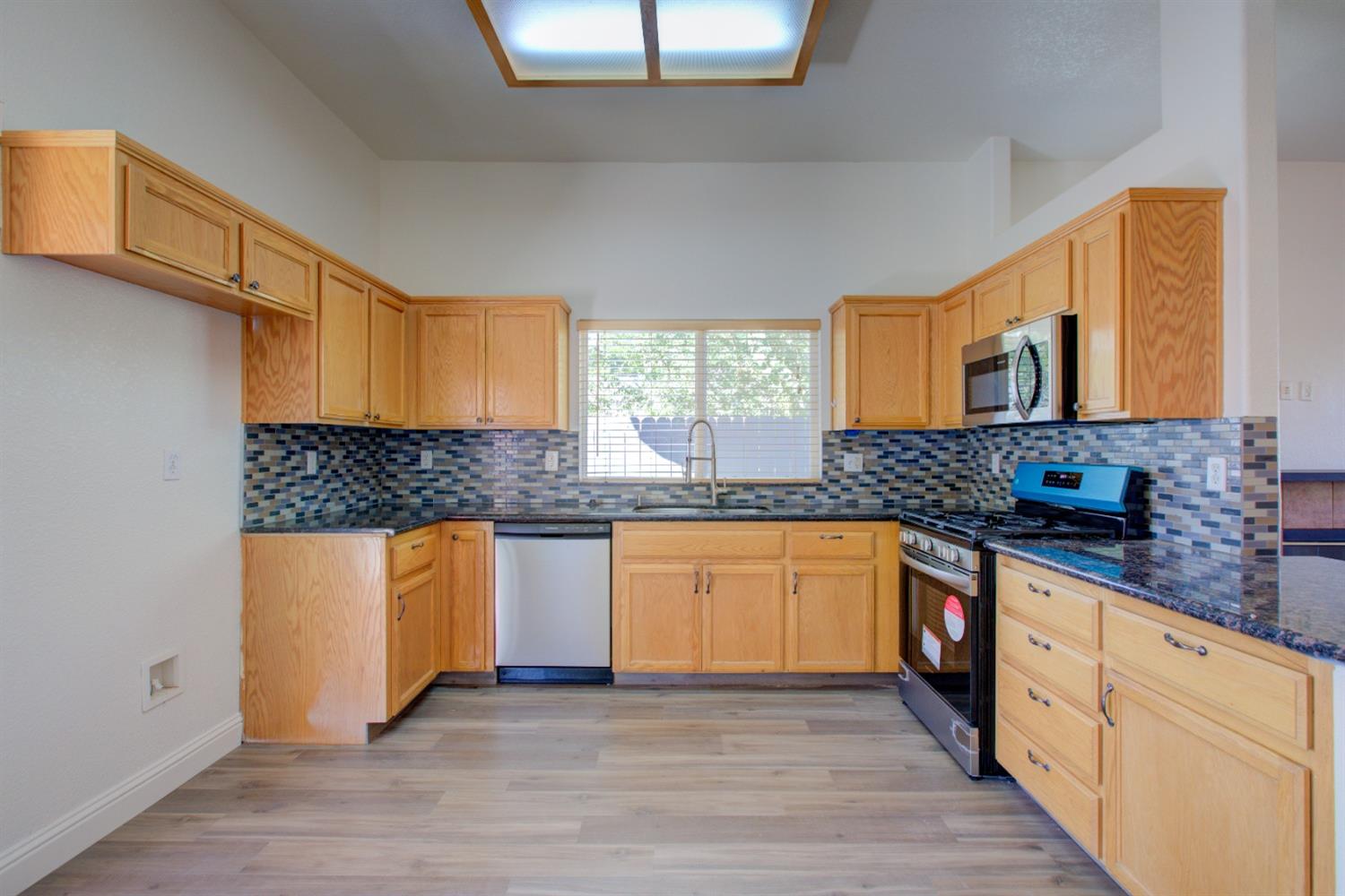 Detail Gallery Image 5 of 51 For 632 Helen Dr, Turlock,  CA 95382 - 3 Beds | 2 Baths