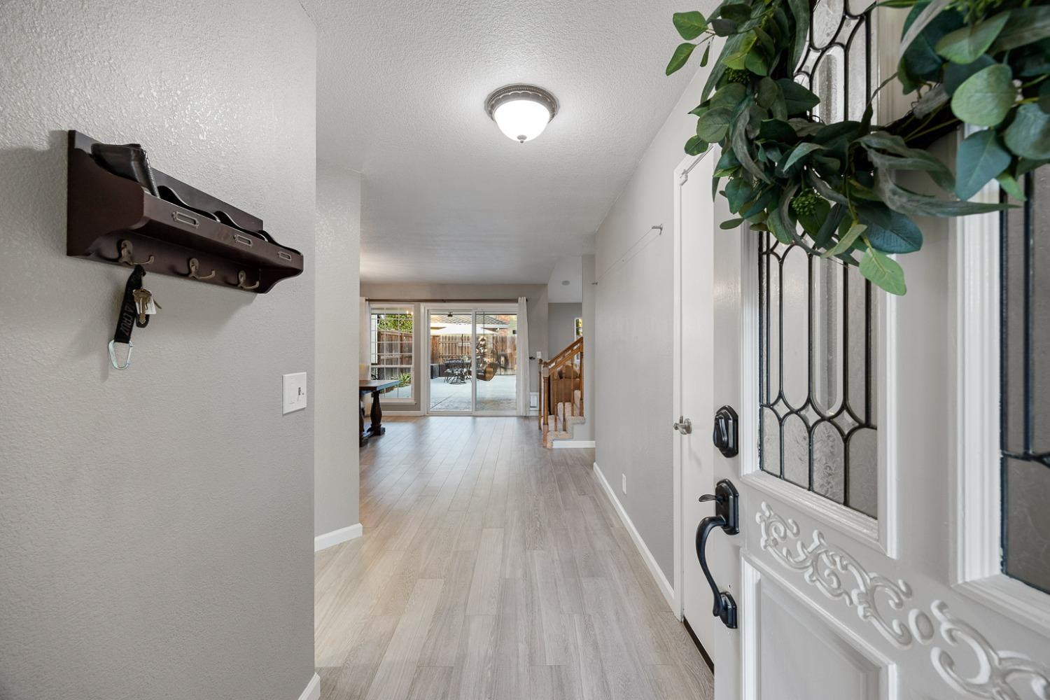 Detail Gallery Image 9 of 64 For 9200 Camden Lake Way, Elk Grove,  CA 95624 - 3 Beds | 2/1 Baths