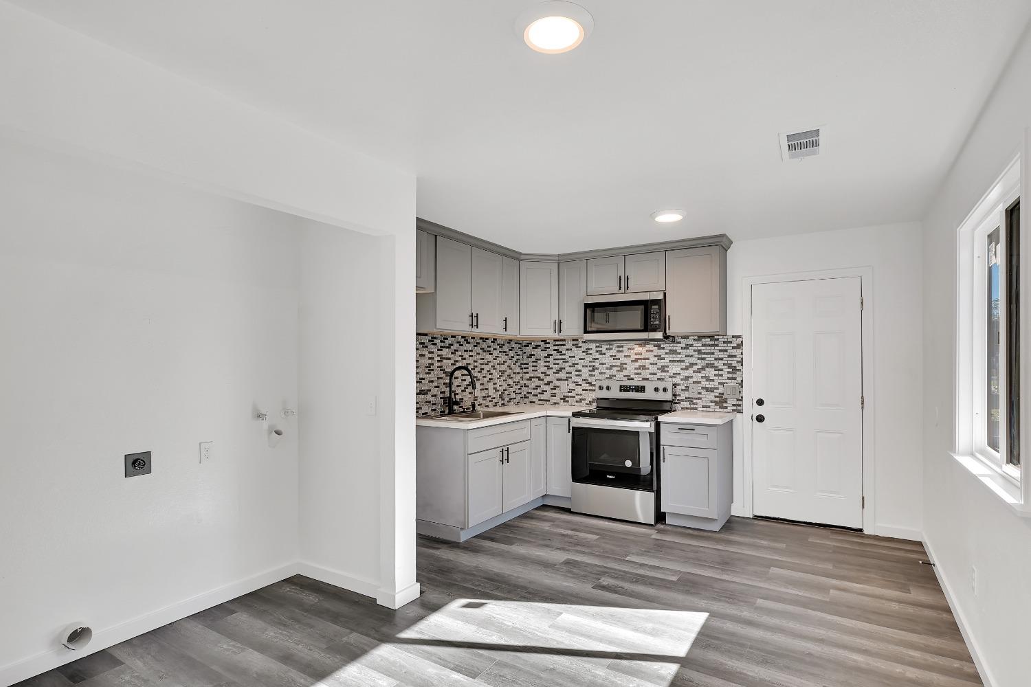 Detail Gallery Image 12 of 33 For 3221 San Jose Way, Sacramento,  CA 95817 - 2 Beds | 1 Baths