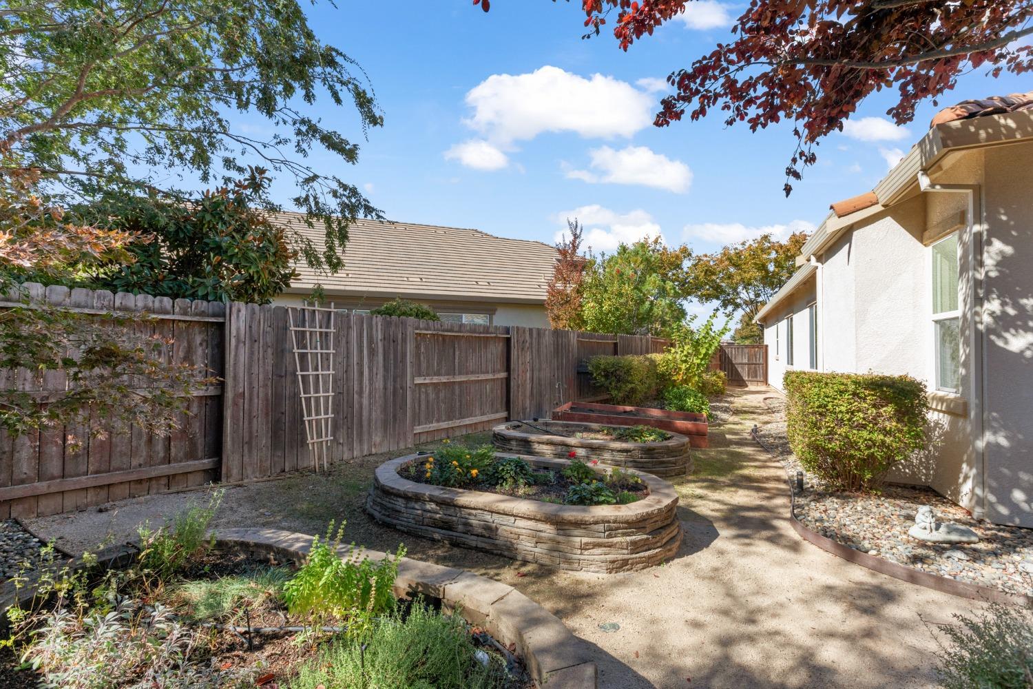 Detail Gallery Image 33 of 38 For 2136 Land End Loop, Roseville,  CA 95747 - 3 Beds | 2 Baths