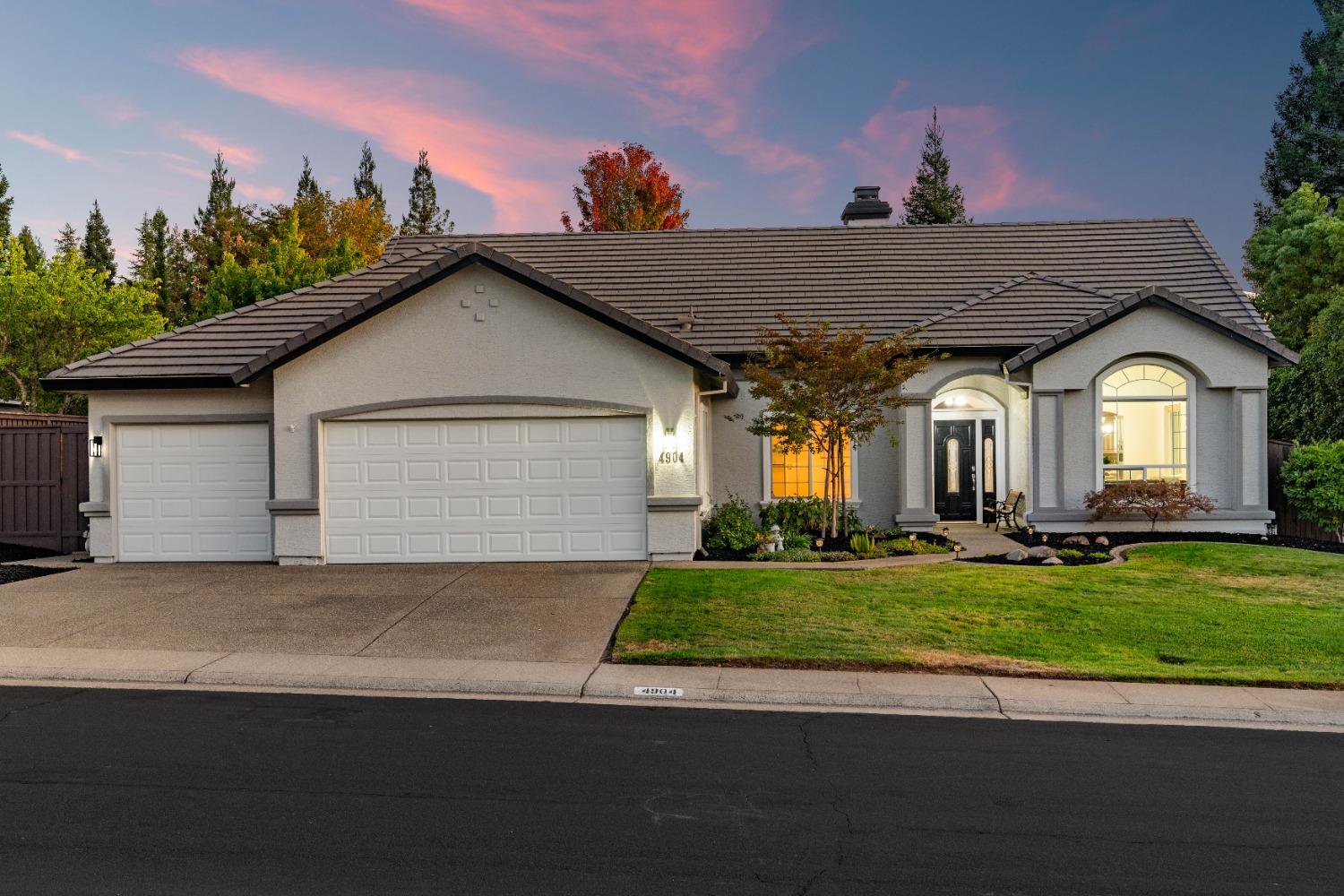 Detail Gallery Image 1 of 40 For 4904 Moonshadow Ct, Rocklin,  CA 95677 - 4 Beds | 2/1 Baths