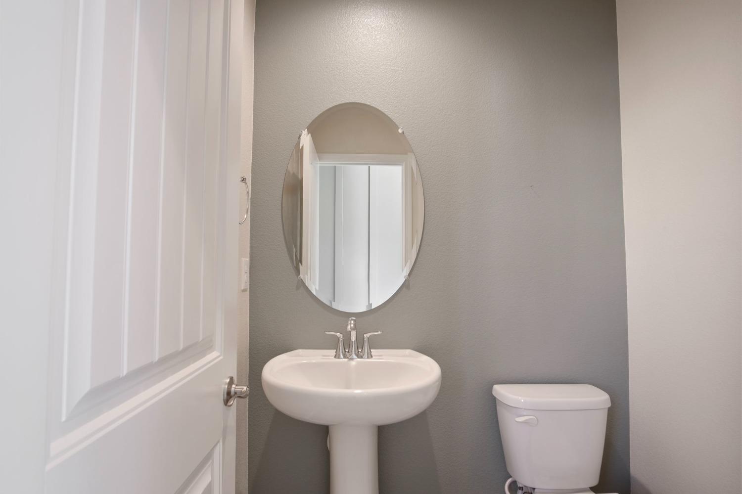 Detail Gallery Image 5 of 25 For 3909 Enchantment Ln, Turlock,  CA 95382 - 3 Beds | 2/1 Baths